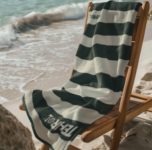 Brisača z logotipom na plaži